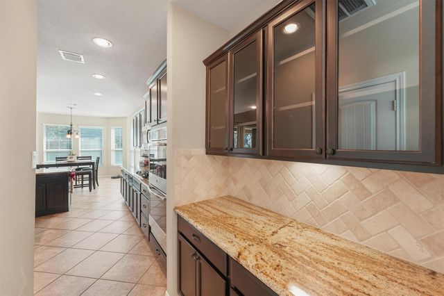 111 Meadow Valley Drive, Conroe, TX 77384