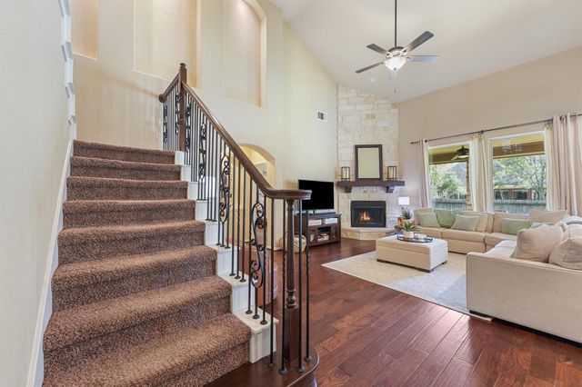 111 Meadow Valley Drive, Conroe, TX 77384