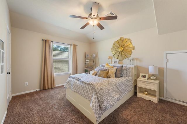 111 Meadow Valley Drive, Conroe, TX 77384