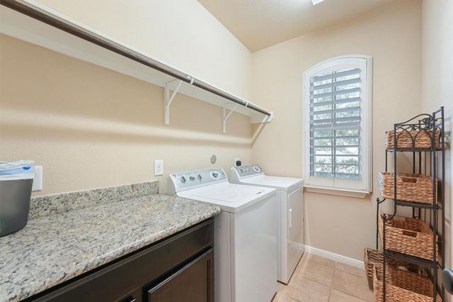 111 Meadow Valley Drive, Conroe, TX 77384