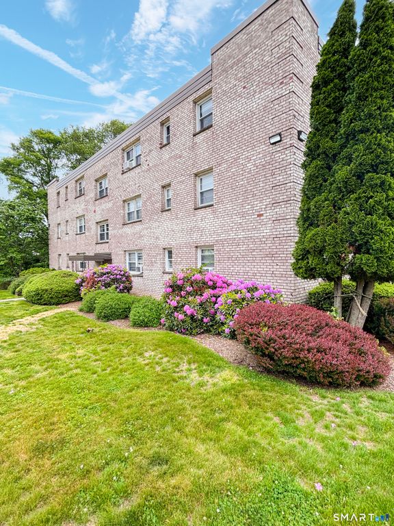 300 Meadowside Road 212, Milford, CT 06460
