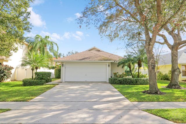 140 Pennock Landing Circle, Jupiter, FL 33458