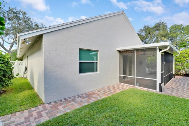 140 Pennock Landing Circle, Jupiter, FL 33458