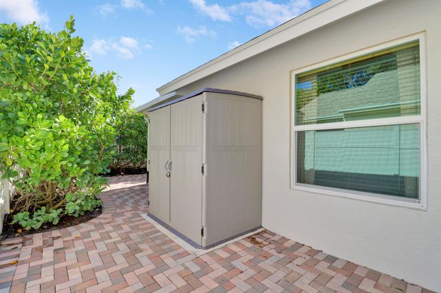 140 Pennock Landing Circle, Jupiter, FL 33458
