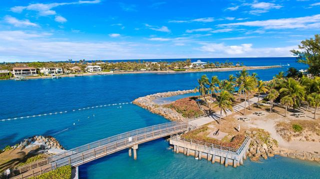 140 Pennock Landing Circle, Jupiter, FL 33458