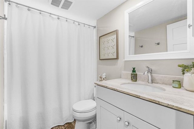 1135 LAKE HOUSE CIRCLE C115, Sarasota, FL 34242