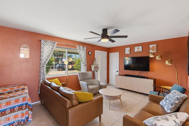 808 E CINNABAR Avenue, Phoenix, AZ 85020