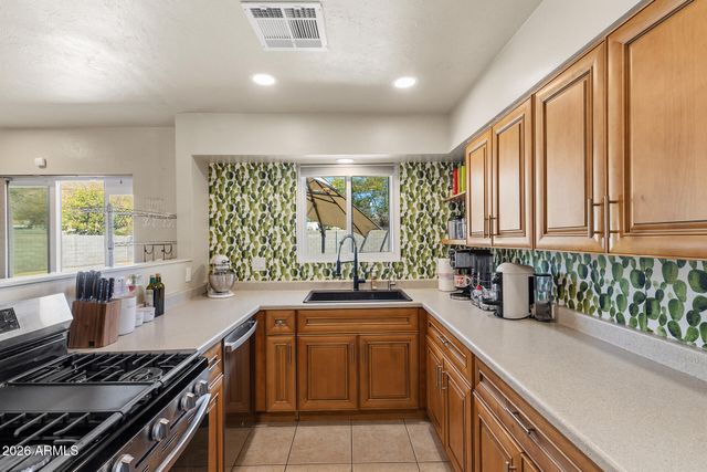 808 E CINNABAR Avenue, Phoenix, AZ 85020