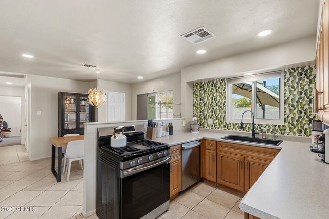 808 E CINNABAR Avenue, Phoenix, AZ 85020