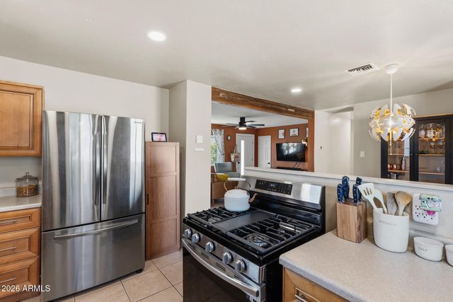 808 E CINNABAR Avenue, Phoenix, AZ 85020