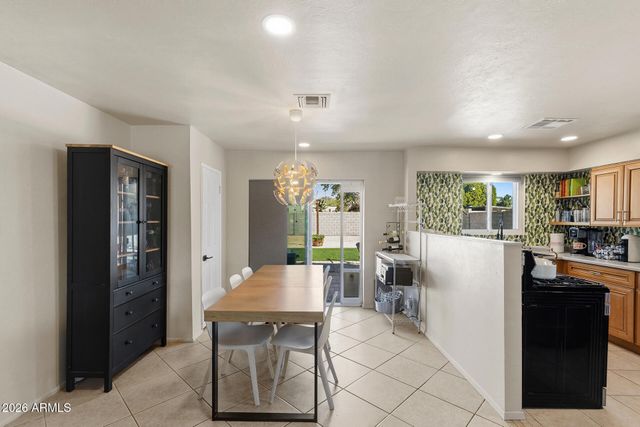 808 E CINNABAR Avenue, Phoenix, AZ 85020