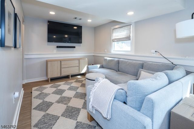 301 N 16Th St, Kenilworth Boro, NJ 07033