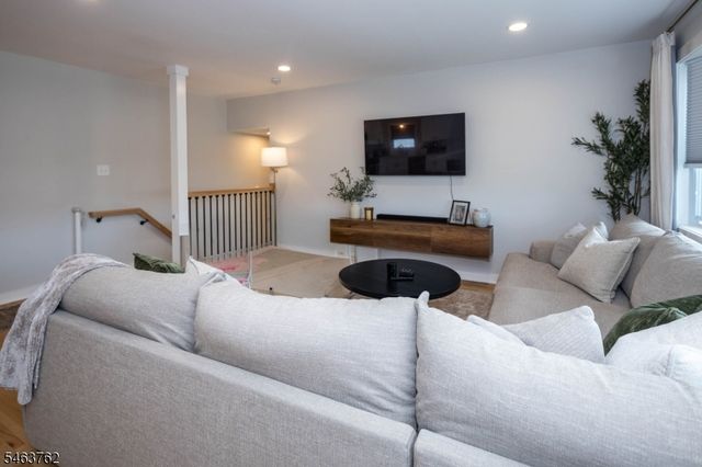301 N 16Th St, Kenilworth Boro, NJ 07033