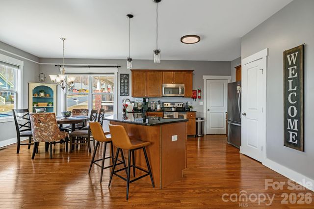 17 Byrdcliffe Lane, Asheville, NC 28805