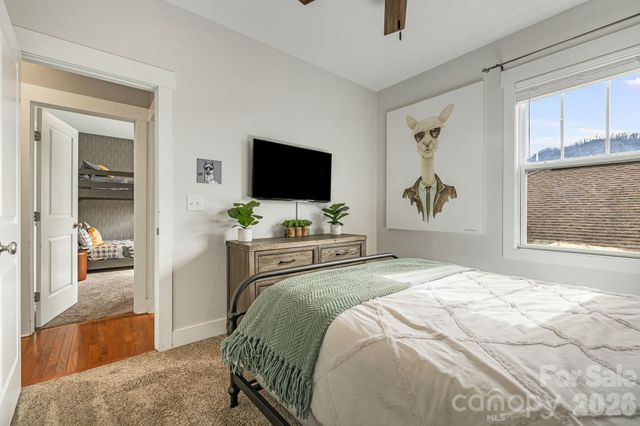 17 Byrdcliffe Lane, Asheville, NC 28805