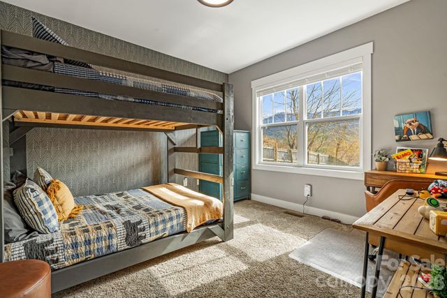 17 Byrdcliffe Lane, Asheville, NC 28805