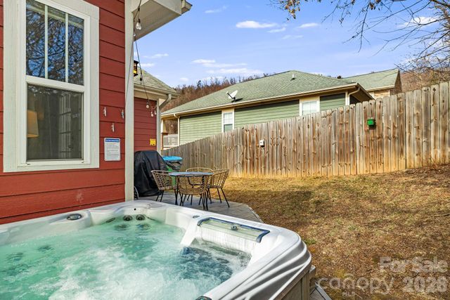 17 Byrdcliffe Lane, Asheville, NC 28805