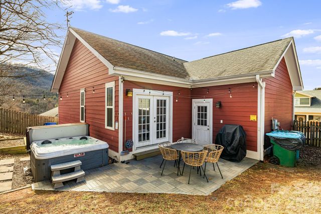 17 Byrdcliffe Lane, Asheville, NC 28805