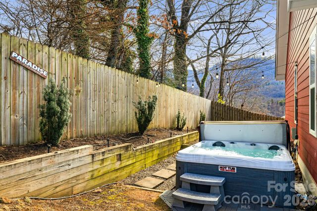 17 Byrdcliffe Lane, Asheville, NC 28805