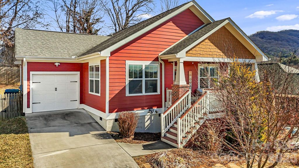 17 Byrdcliffe Lane, Asheville, NC 28805
