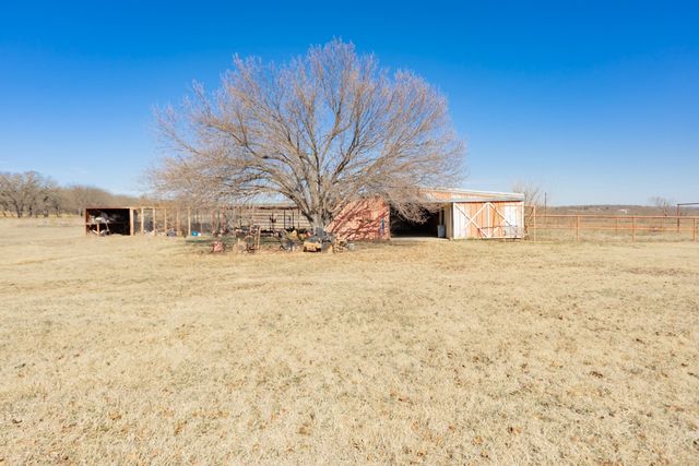 474 Hanging Tree Road, Bowie, TX 76230