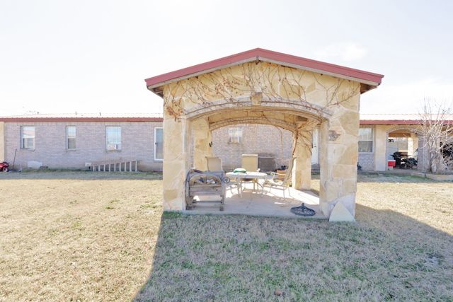 474 Hanging Tree Road, Bowie, TX 76230