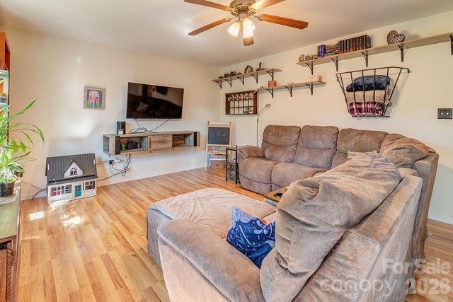 120 Eastwood Avenue, Swannanoa, NC 28778