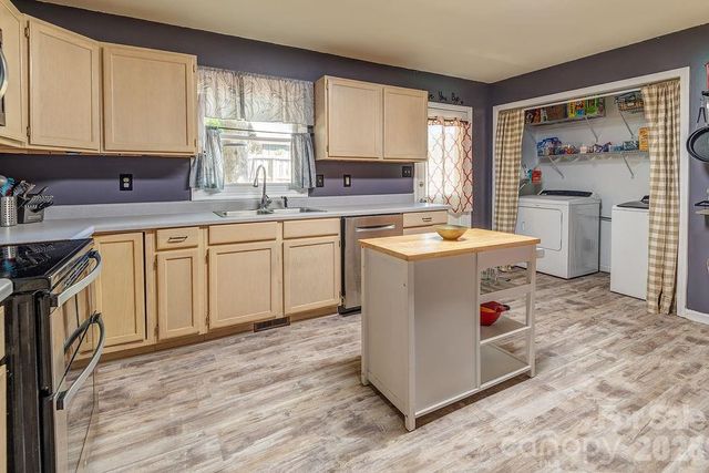 120 Eastwood Avenue, Swannanoa, NC 28778