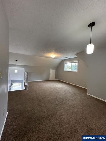 3027 NE D St, Salem, OR 97301