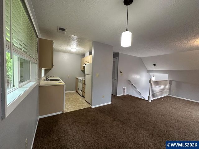 3027 NE D St, Salem, OR 97301