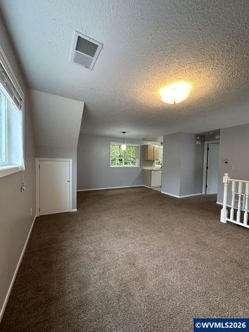 3027 NE D St, Salem, OR 97301