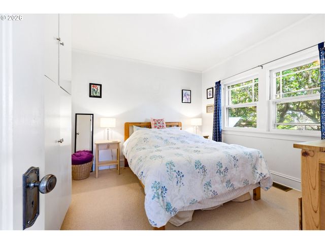 8951 N VAN HOUTEN Ave, Portland, OR 97203