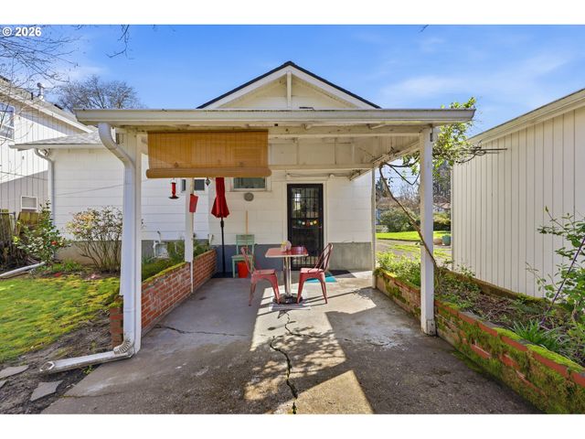 8951 N VAN HOUTEN Ave, Portland, OR 97203