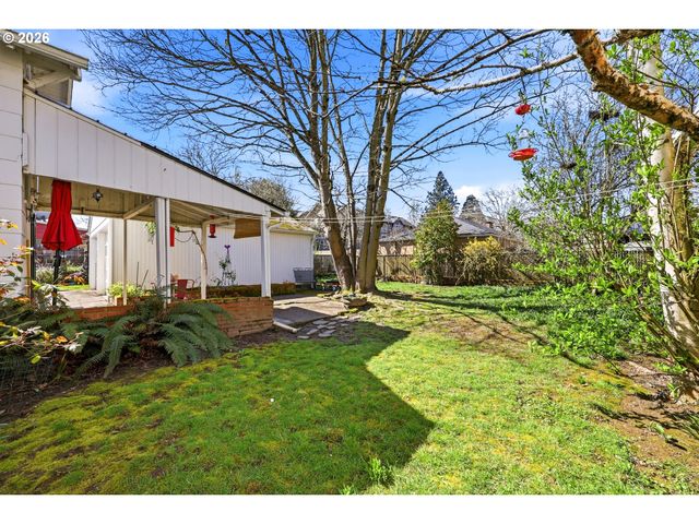 8951 N VAN HOUTEN Ave, Portland, OR 97203