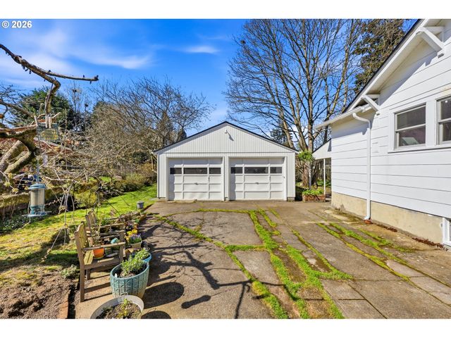 8951 N VAN HOUTEN Ave, Portland, OR 97203