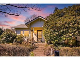 8951 N VAN HOUTEN Ave, Portland, OR 97203