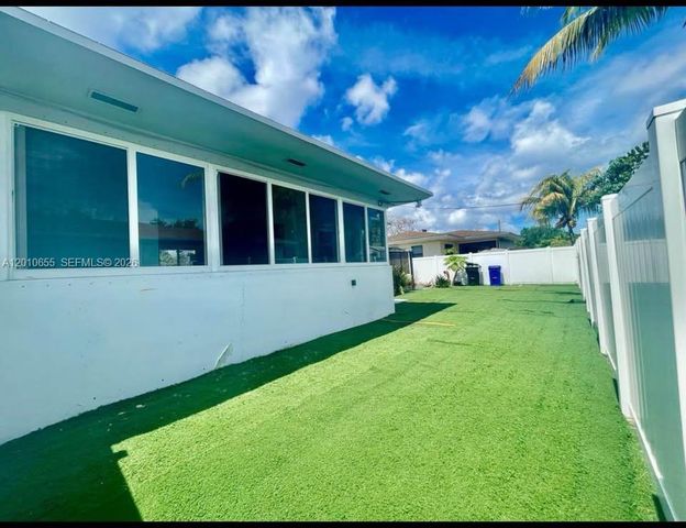 15925 NE 18th Ave, North Miami Beach, FL 33162