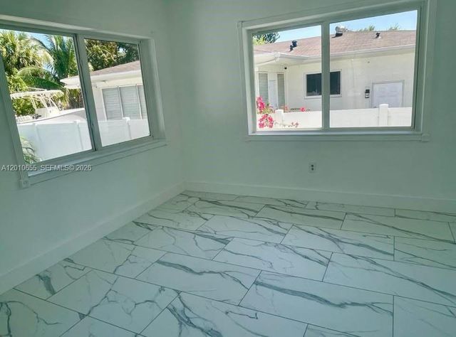15925 NE 18th Ave, North Miami Beach, FL 33162