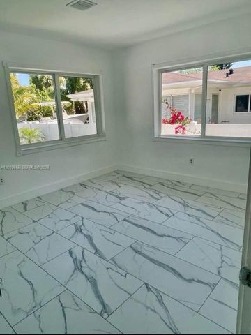 15925 NE 18th Ave, North Miami Beach, FL 33162