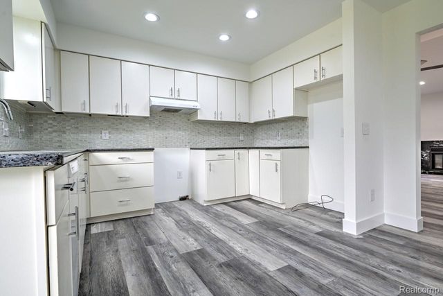 1569 Oak Grove Drive, Walled Lake, MI 48390