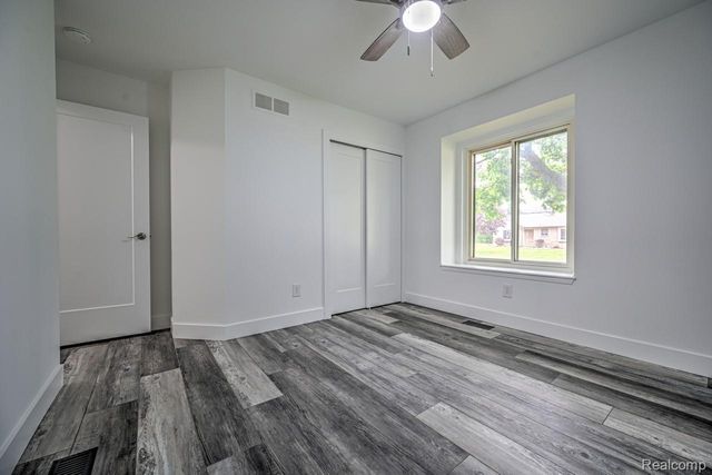 1569 Oak Grove Drive, Walled Lake, MI 48390