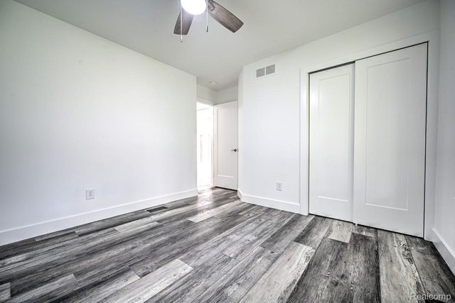 1569 Oak Grove Drive, Walled Lake, MI 48390