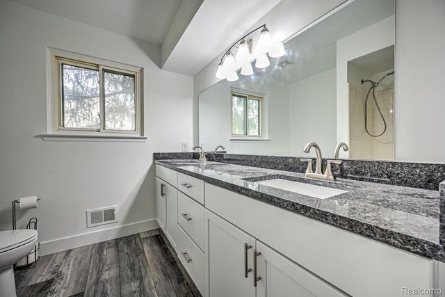 1569 Oak Grove Drive, Walled Lake, MI 48390
