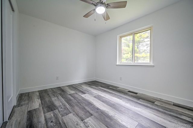 1569 Oak Grove Drive, Walled Lake, MI 48390