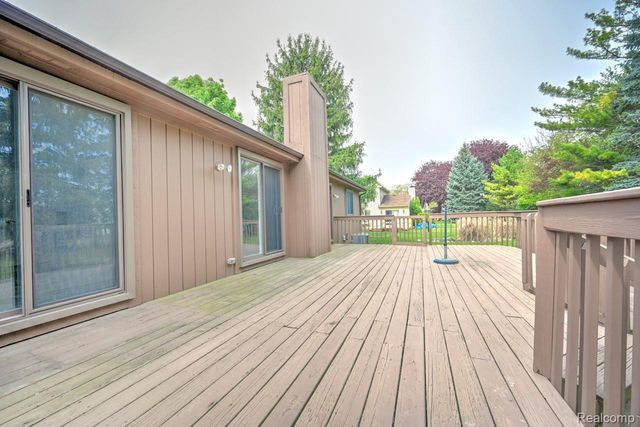 1569 Oak Grove Drive, Walled Lake, MI 48390