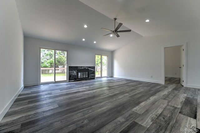 1569 Oak Grove Drive, Walled Lake, MI 48390