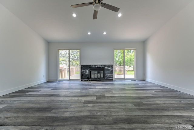 1569 Oak Grove Drive, Walled Lake, MI 48390
