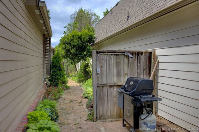 1439 S Owasso Avenue, Tulsa, OK 74120