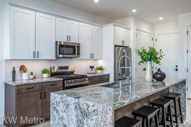 120 E Liberty Street 203, Milford, MI 48381