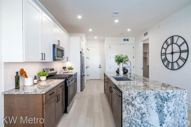 120 E Liberty Street 203, Milford, MI 48381